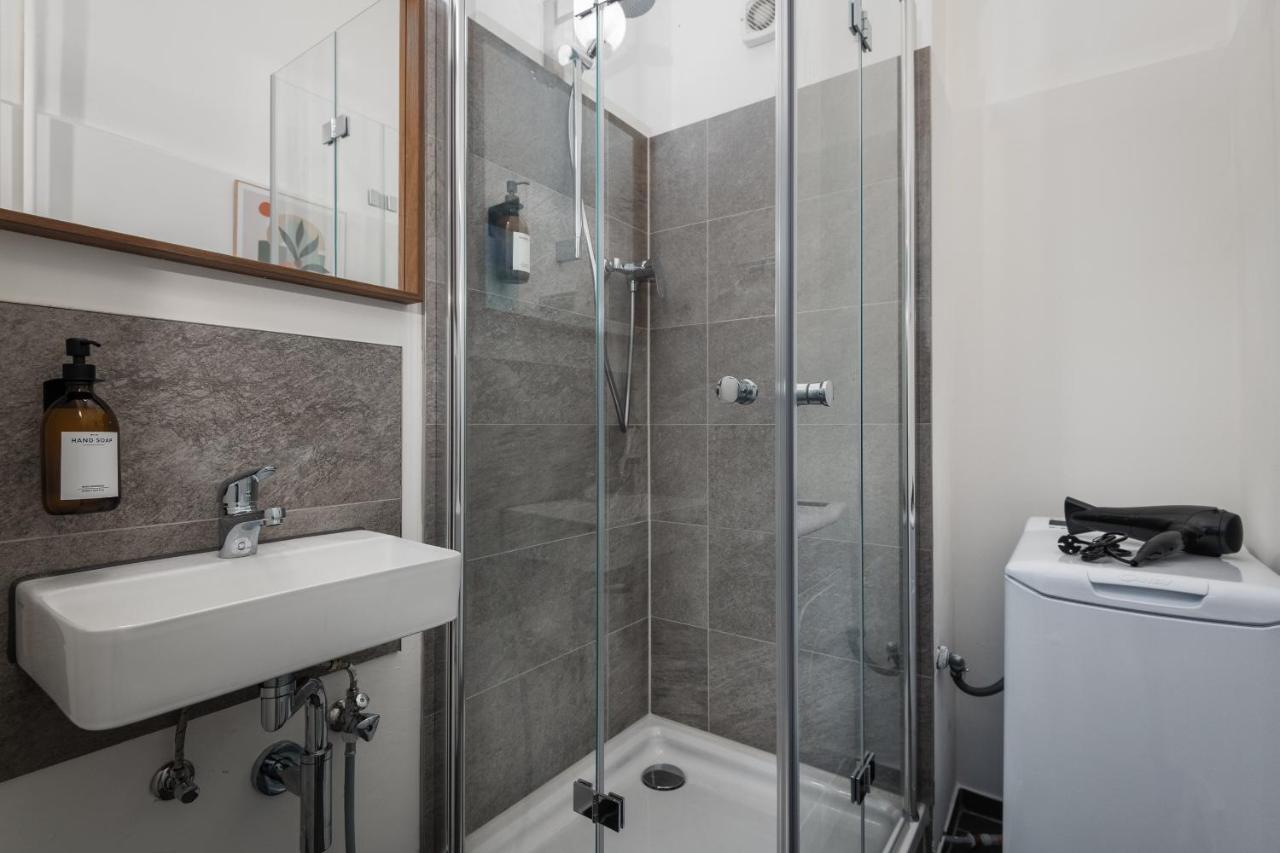 Super Zentral Super Schoener Altbau In Moabit Rostockerstrasse Im Herzen Von Berlin Fuer Bis Zu 6 Personen Exterior foto