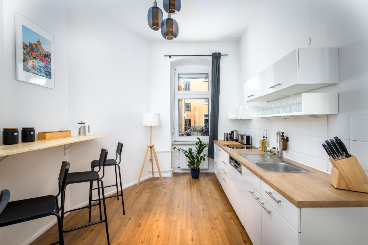 Super Zentral Super Schoener Altbau In Moabit Rostockerstrasse Im Herzen Von Berlin Fuer Bis Zu 6 Personen Exterior foto